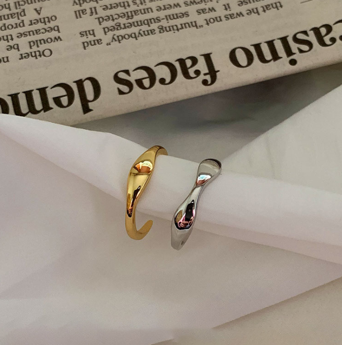 Elegant Metal Texture Ring - Simple Jewelry Design